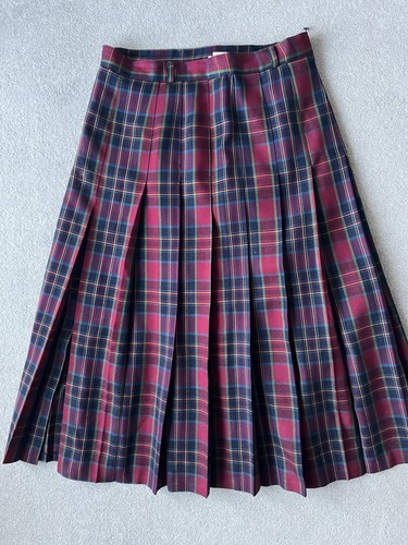 Red check kilt skirt traitors - red,